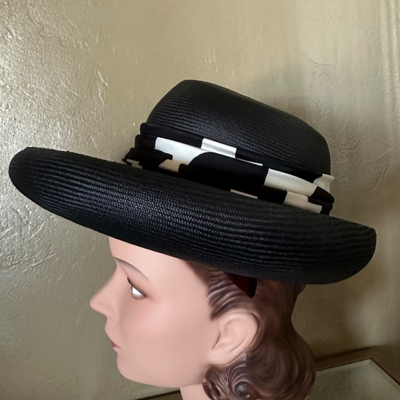 CHIC 1960\'s BLACK STRAW FEDORA WITH TALL CROWN + BLACK/WHITE FABRIC BAND/EDGING main image 4